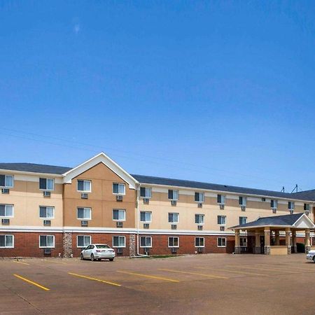 Quality Inn & Suites Davenport Near I-80 Exterior photo