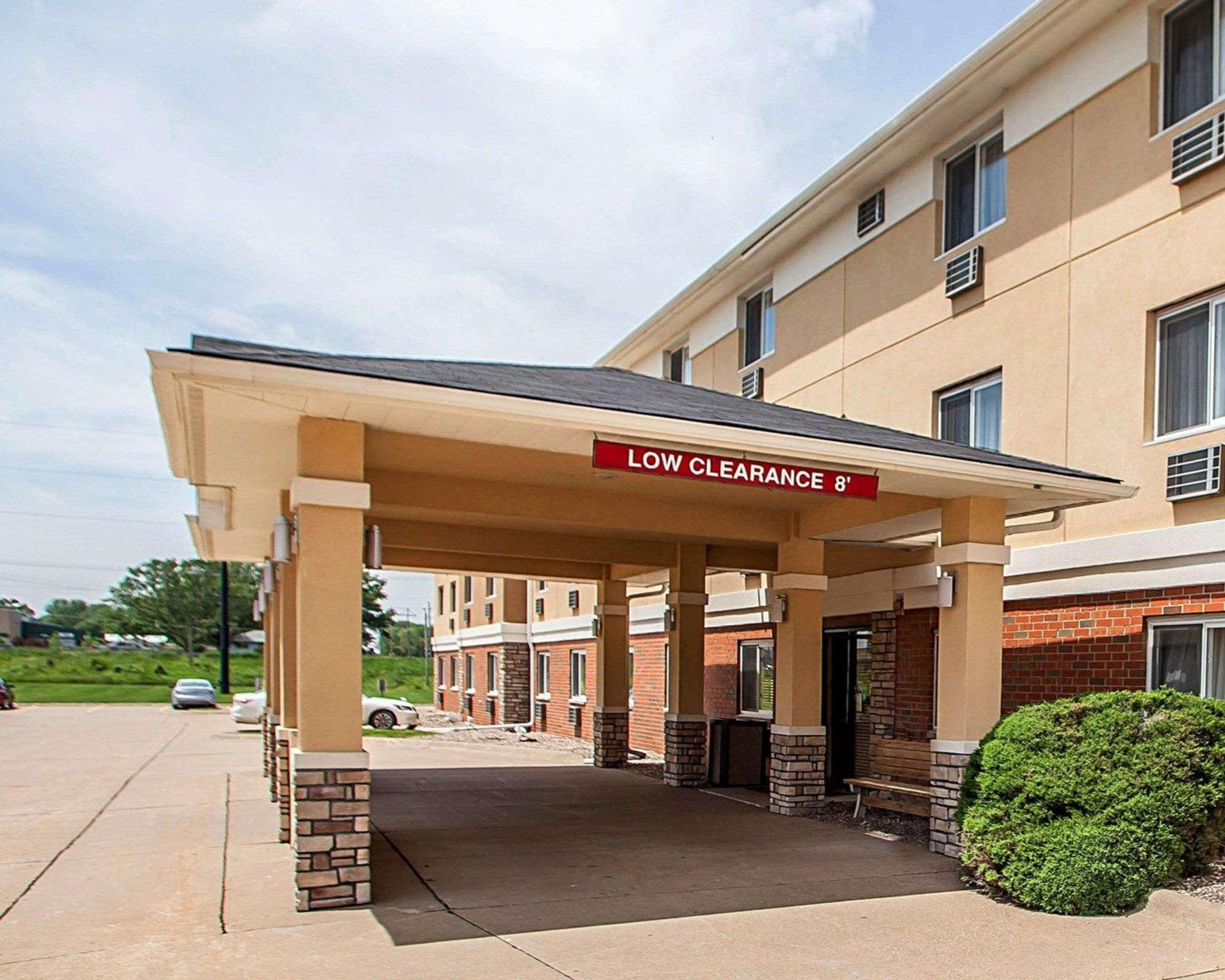 Quality Inn & Suites Davenport Near I-80 Exterior photo