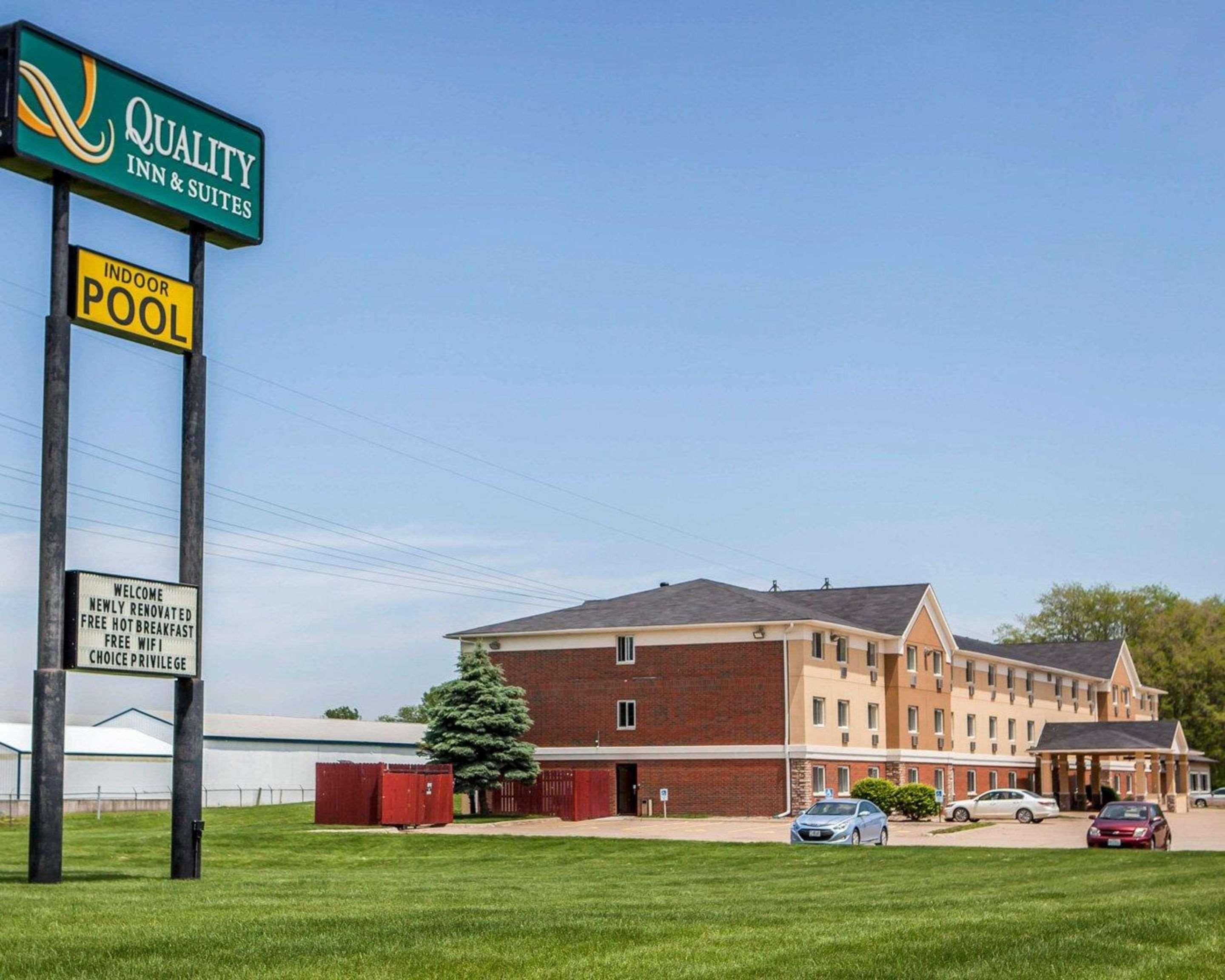 Quality Inn & Suites Davenport Near I-80 Exterior photo