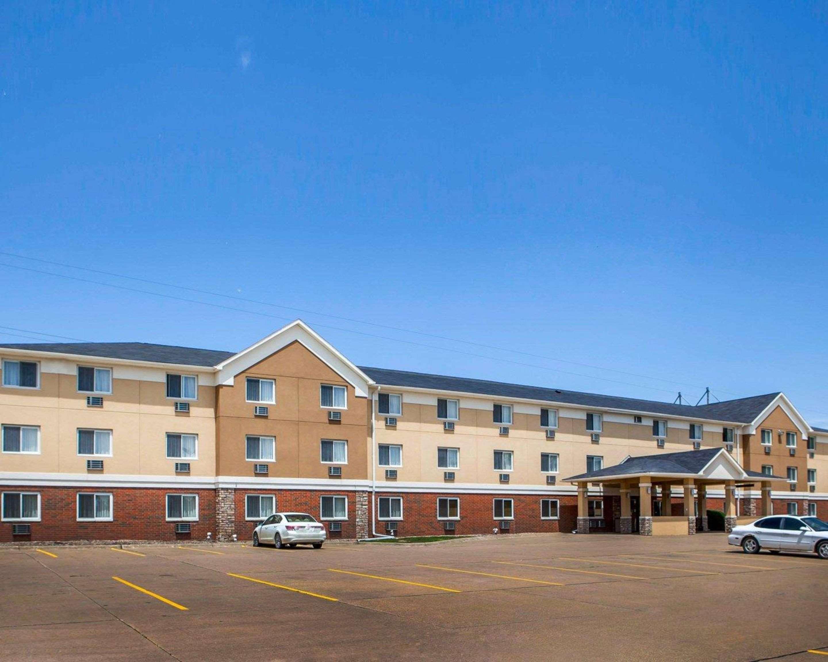 Quality Inn & Suites Davenport Near I-80 Exterior photo