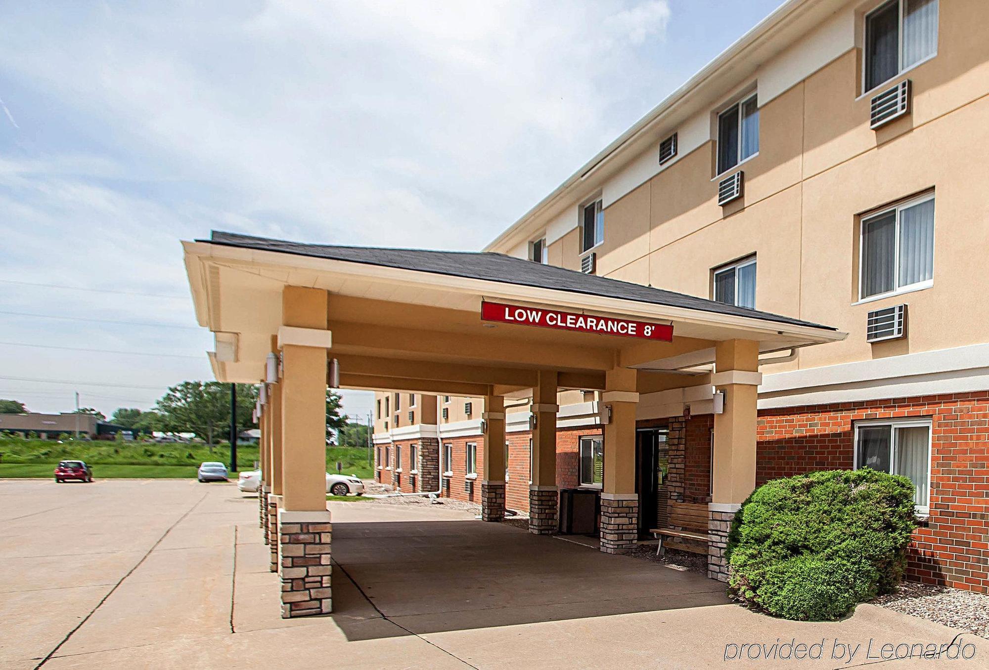 Quality Inn & Suites Davenport Near I-80 Exterior photo