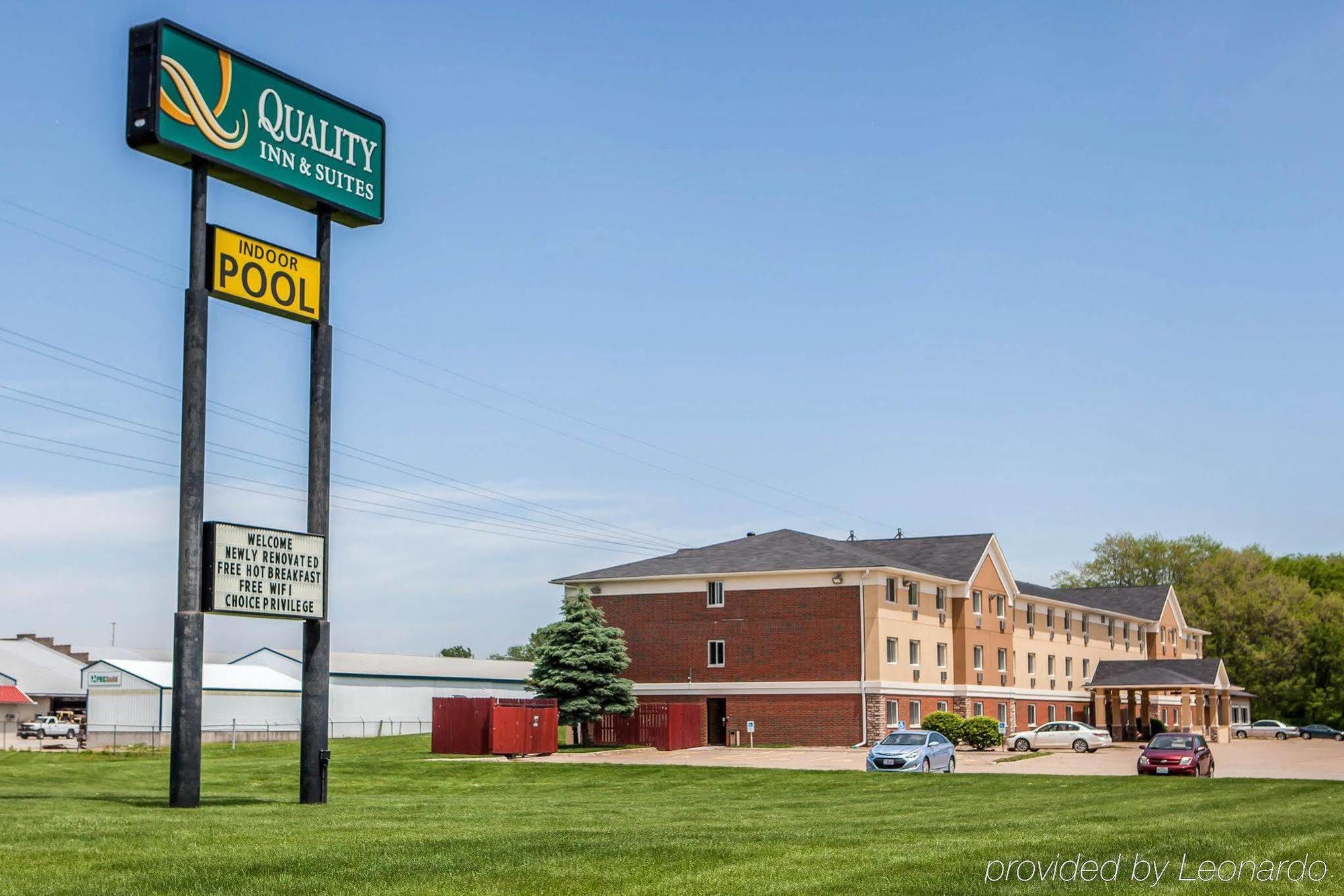 Quality Inn & Suites Davenport Near I-80 Exterior photo