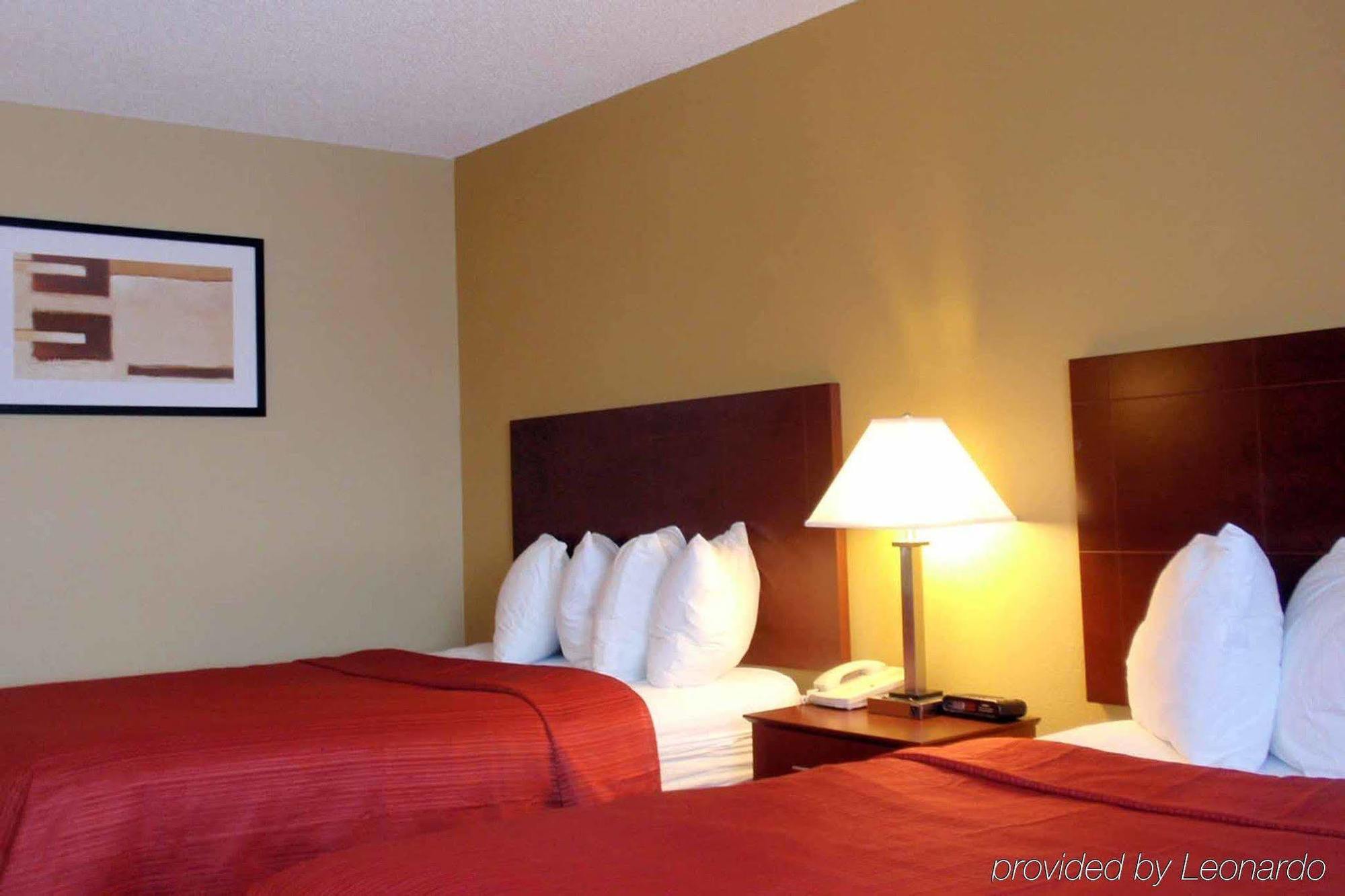 Quality Inn & Suites Davenport Near I-80 Room photo